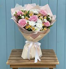 Букет цветов из:  Гвоздики, Орхидеи и Розы #REPLACE_PRED# Песках Воронежской области