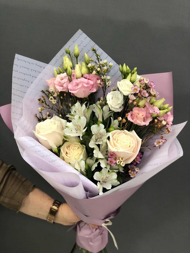 Букет цветов из: Альстромерии, Розы и Лизиантусы в Песках Воронежской области