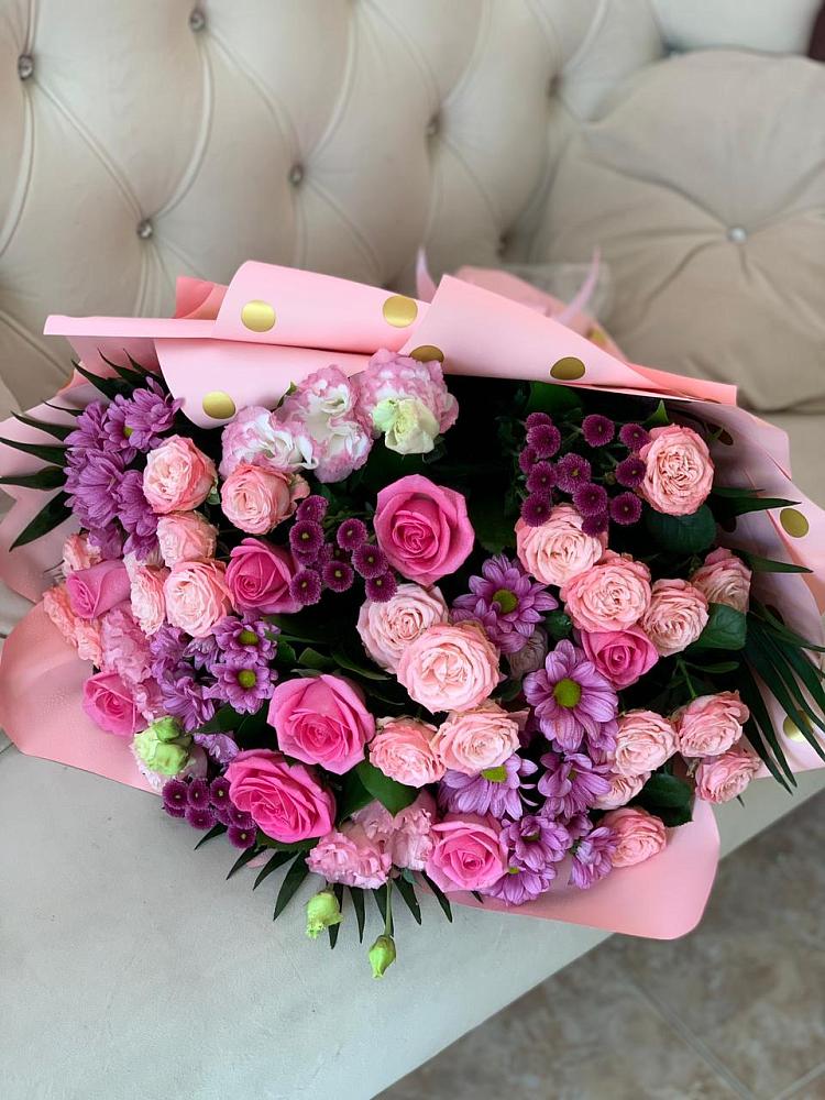 Букет цветов из: Хризантемы, Розы и Лизиантусы в Песках Воронежской области