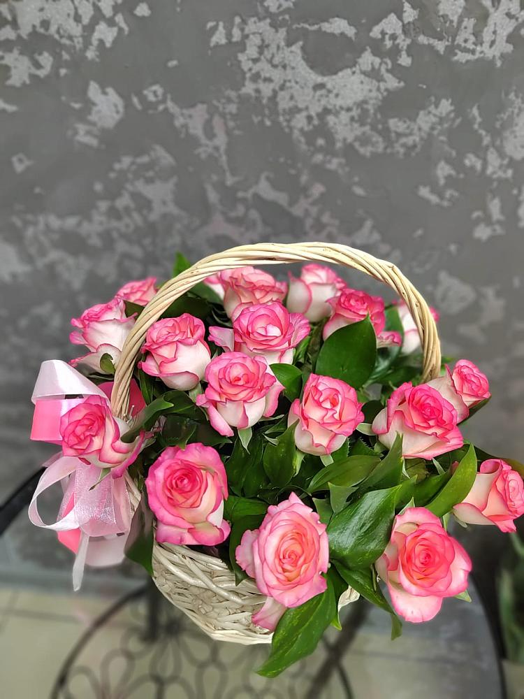 Цветочная композиция из Розы в корзине в Песках Воронежской области