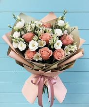 Букет цветов из:  Розы, Альстромерии и Лизиантусы в Песках Воронежской области
