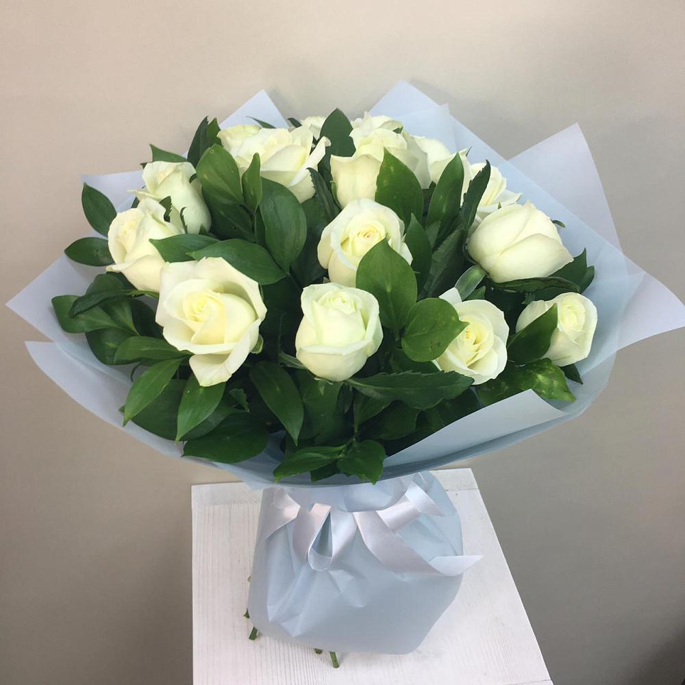 Букет 15 Белых роз Проуд в Песках Воронежской области