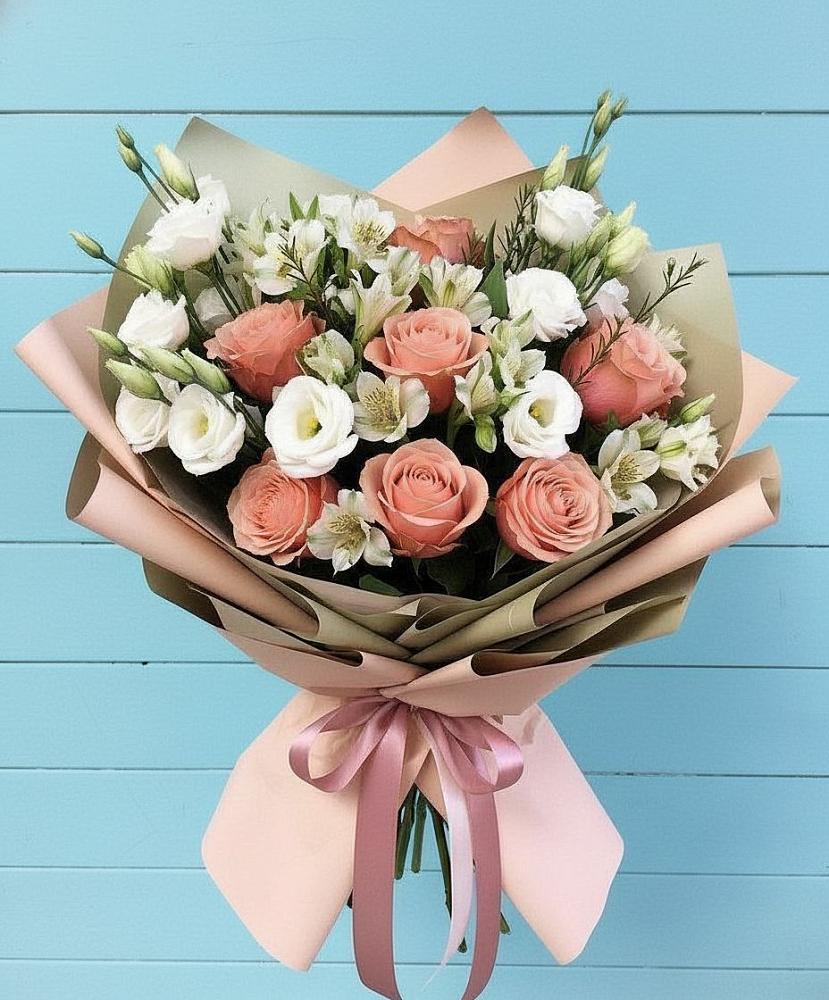 Букет цветов из: Розы, Альстромерии и Лизиантусы в Песках Воронежской области