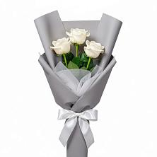 Букет 3 белые розы в Песках Воронежской области