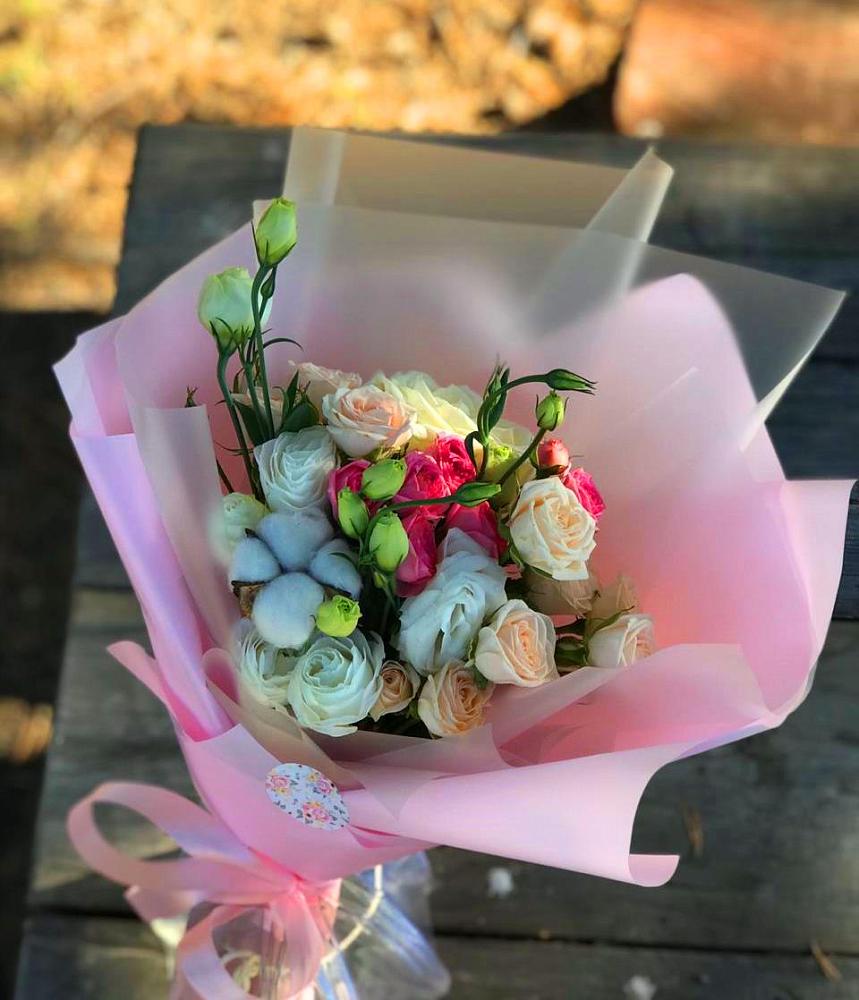 Букет цветов из: Розы и Лизиантусы в Песках Воронежской области