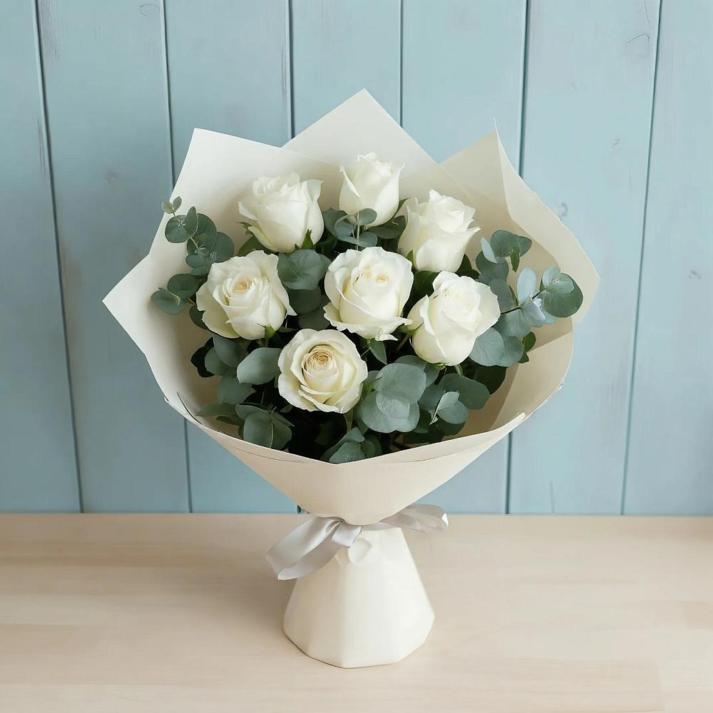 Букет Белые розы в Эвкалипте в Песках Воронежской области