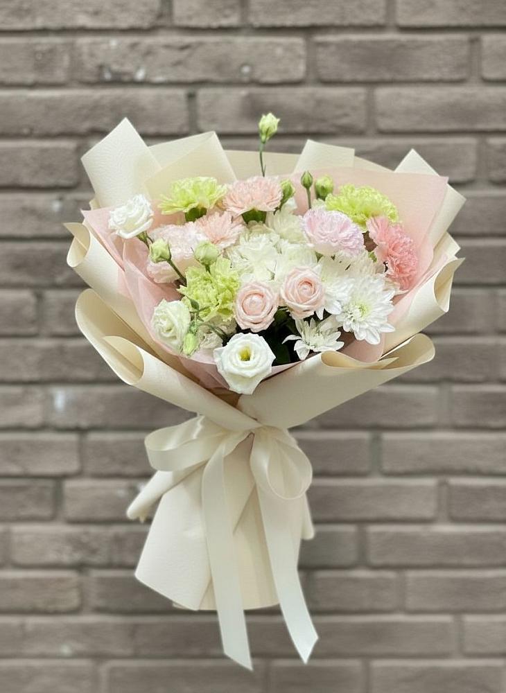 Букет цветов из: Гвоздики, Розы, Лизиантусы и Хризантемы в Песках Воронежской области