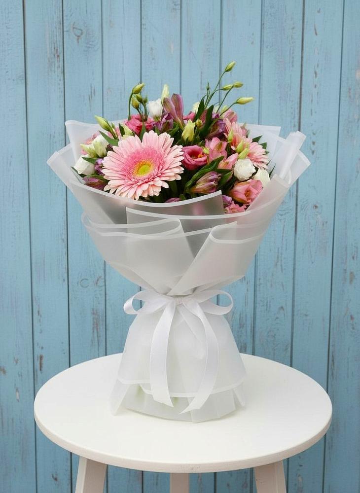 Букет цветов из: Герберы, Альстромерии и Лизиантусы в Песках Воронежской области