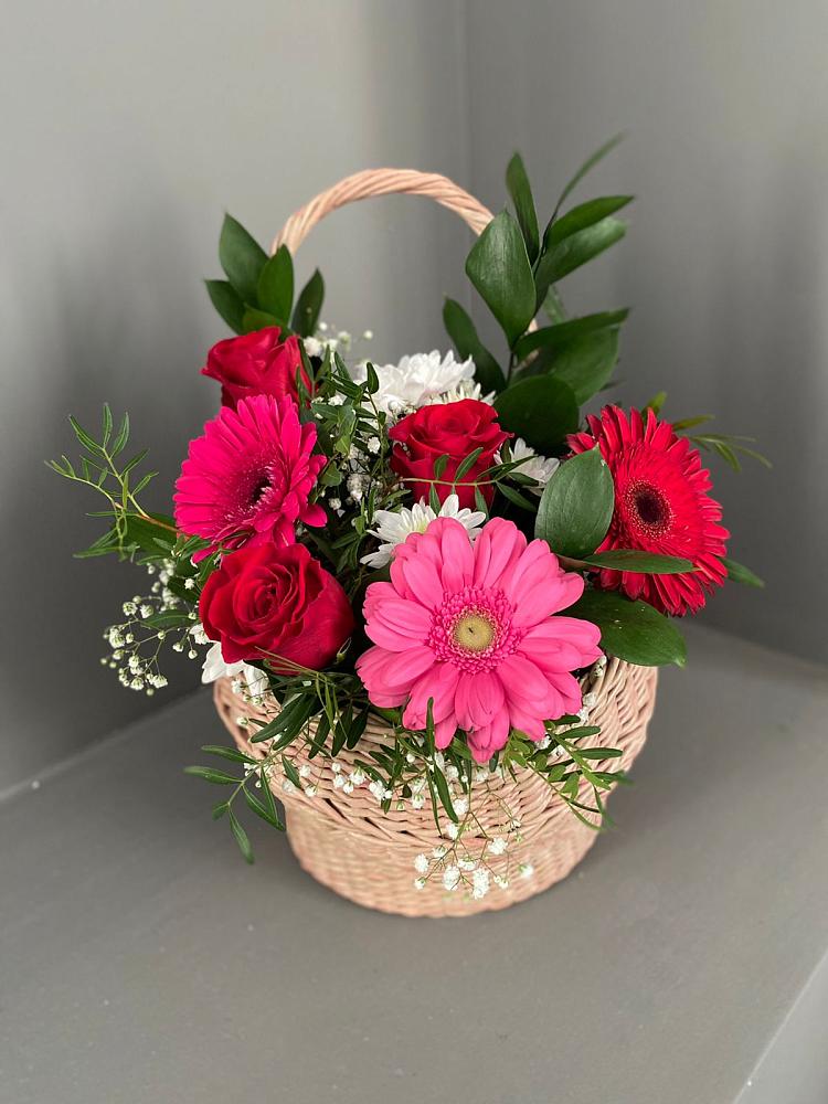 Цветочная композиция из Розы, Хризантемы и Герберы в корзине в Песках Воронежской области