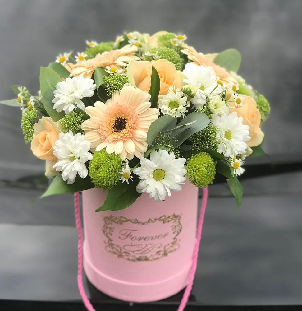 Цветочная композиция из Розы, Герберы и Хризантемы в шляпной коробке в Песках Воронежской области