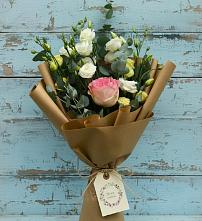 Букет цветов из:  Розы и Лизиантусы в Песках Воронежской области