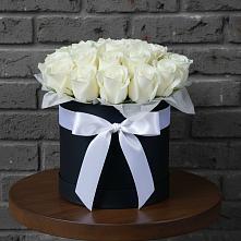 Цветочная композиция из Розы в шляпной коробке в Песках Воронежской области