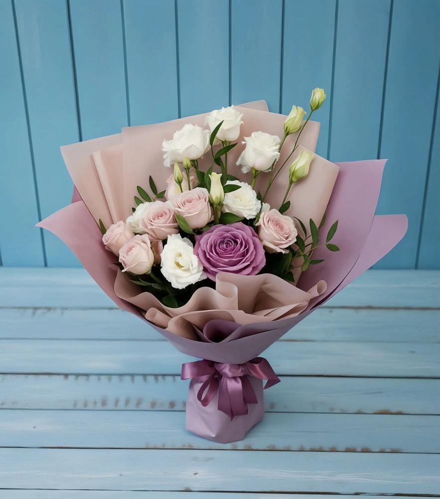 Букет цветов из: Розы и Лизиантусы в Песках Воронежской области