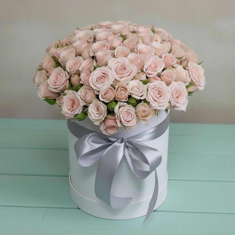 Цветочная композиция из Розы в шляпной коробке в Песках Воронежской области